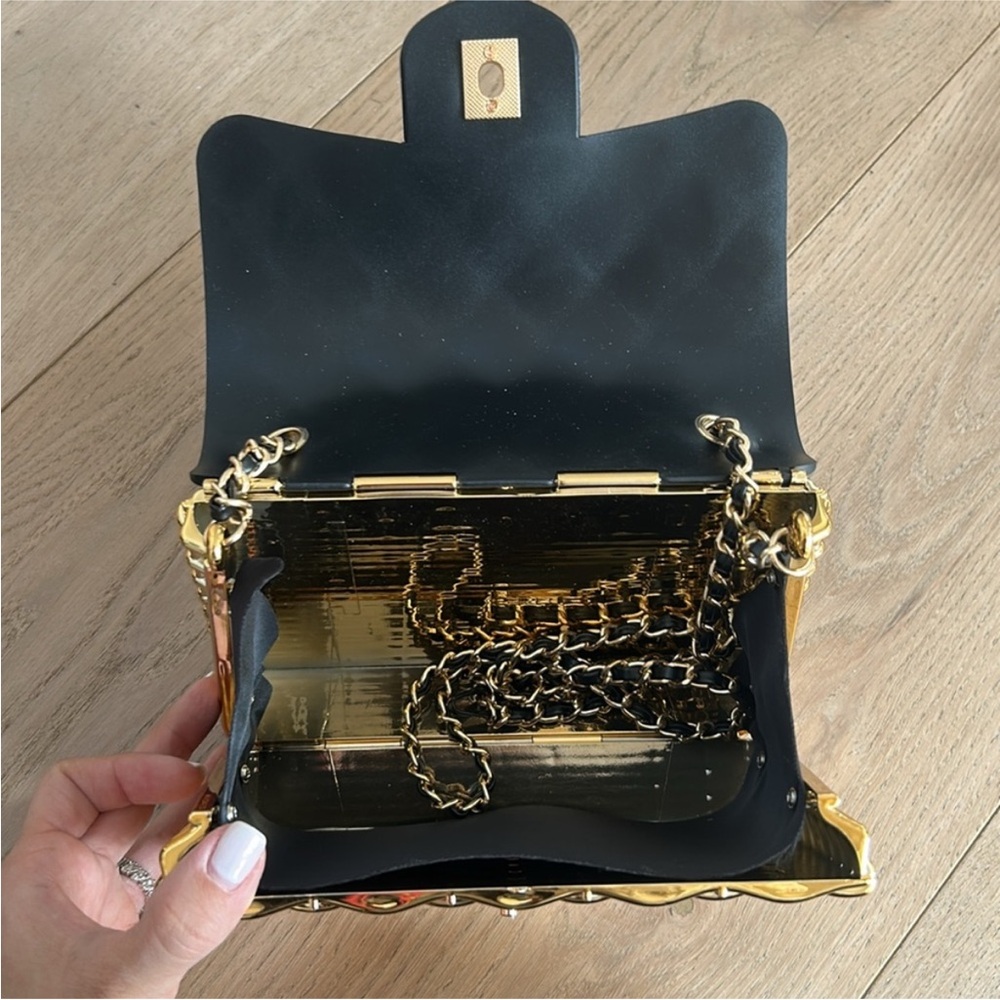 Elegant Black and Gold Quilted Crossbody Bag - Picture 3 of 11